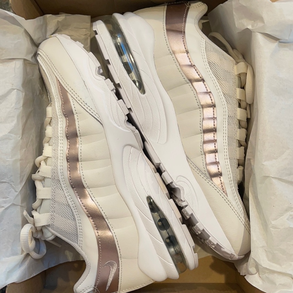 White and rose gold Nike Air max 95 GS 6Y/7.5 W